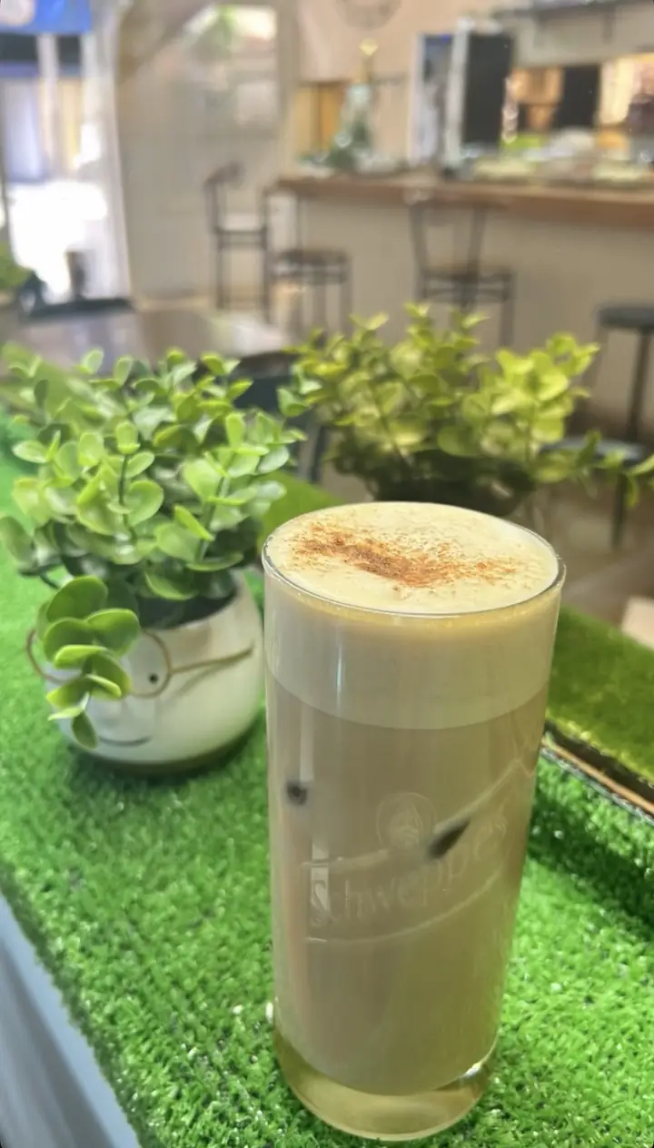 Café con hielo y canela